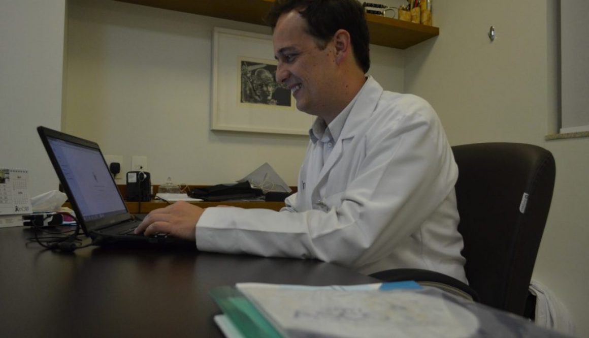 André Filipe Junqueira dos Santos foi premiado por sociedade de oncologia nos Estados Unidos (Foto: LG Rodrigues / G1)