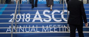 Attendees arrive during ASCO Annual Meeting